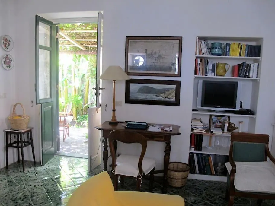 Cedar House, Canneto Canneto  0*, Canneto (Lipari)